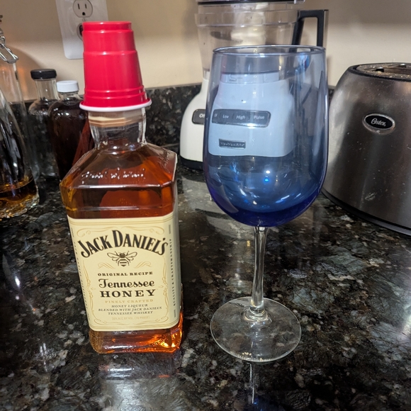 10 Pier 1 Wine Glasses - Picture 4 of 8